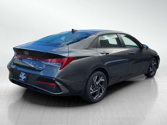 2025 Hyundai Elantra Limited - Photo 42
