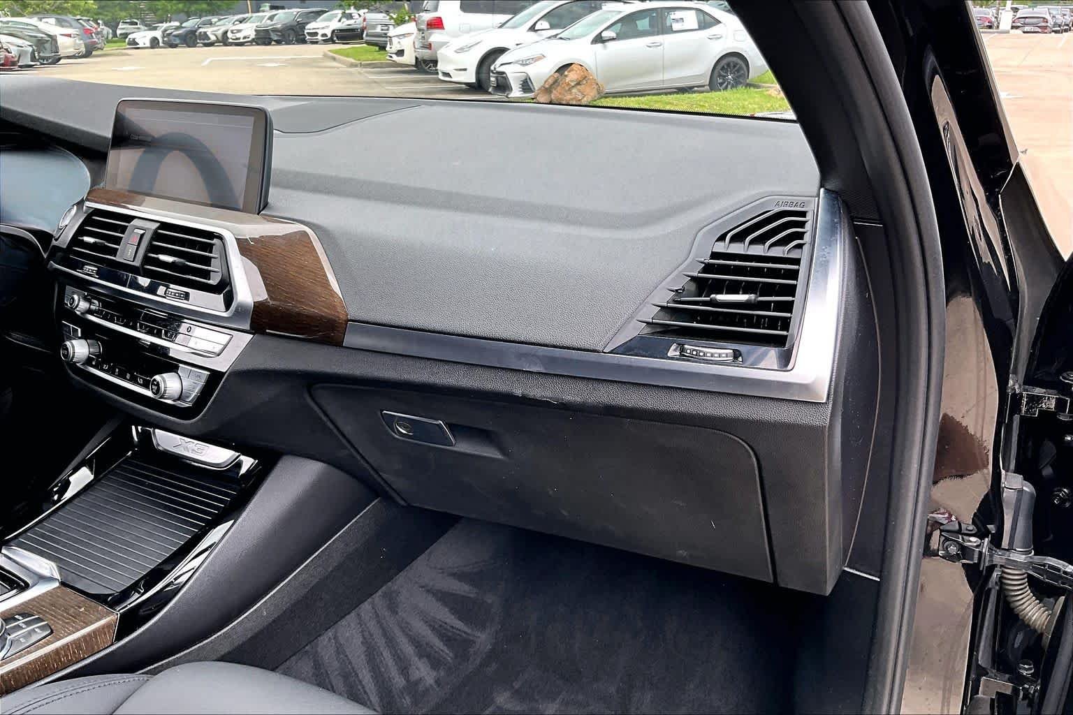 Used 2020 Jet Black BMW sDrive30i image 17