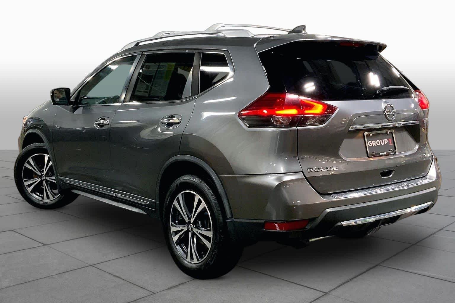 Used 2017 Gun Metallic Nissan SL image 12