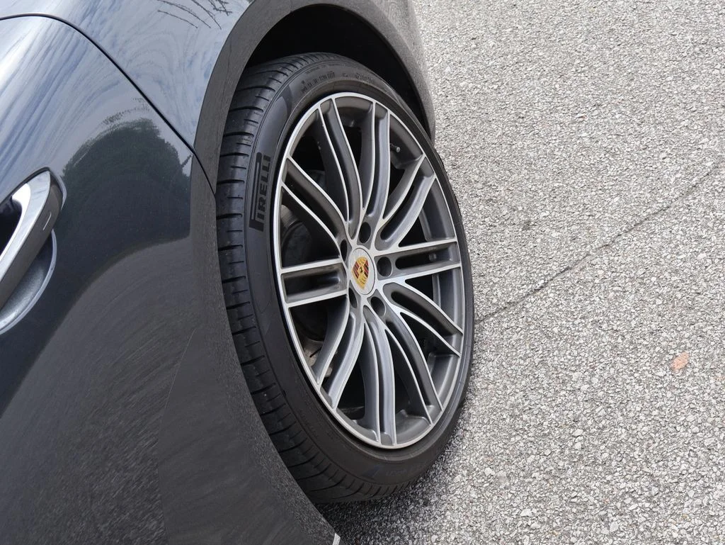 Used 2018 Volcano Grey Metallic Porsche 4S Executive image 38