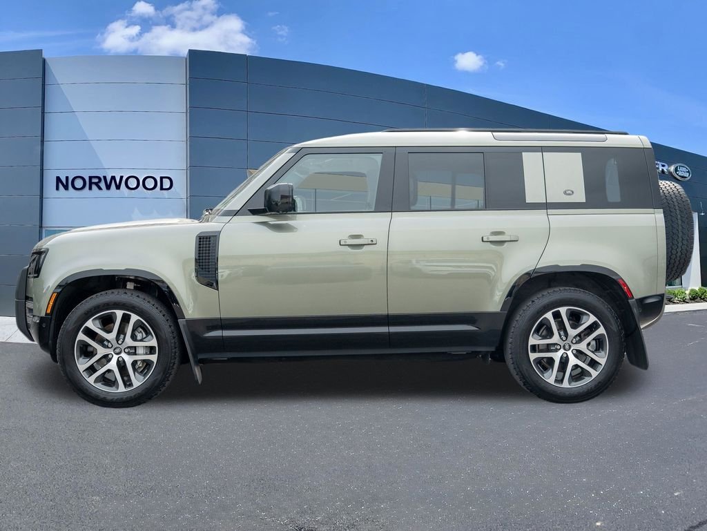 Used 2024 Green Land Rover X-Dynamic SE image 7