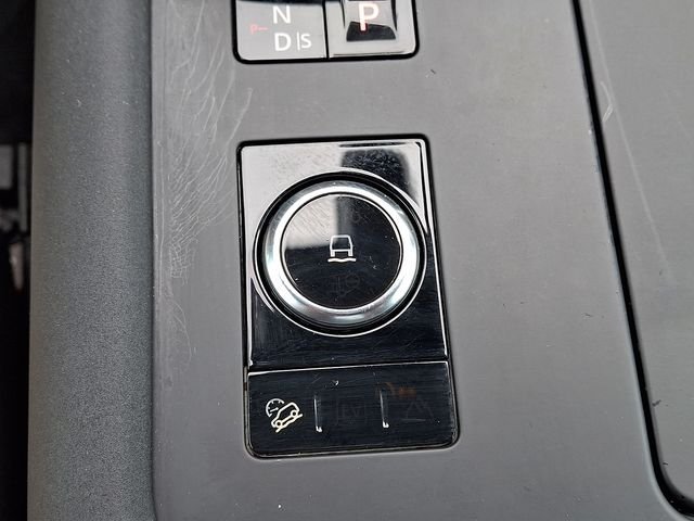 Used 2023 Santorini Black Land Rover Metropolitan Edition image 25