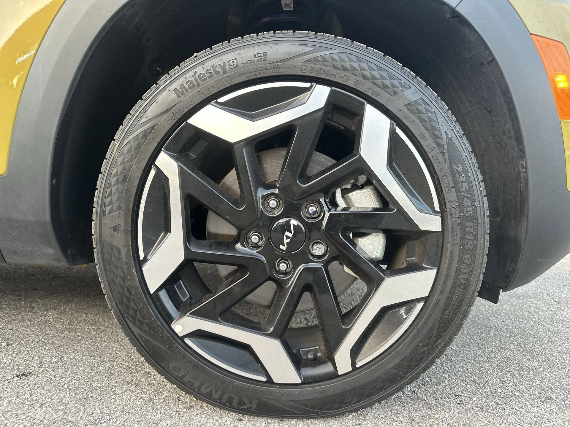 Certified Used 2024 Valais Green/Black Roof Kia SX image 18