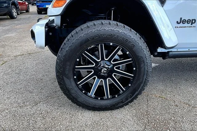 Used 2023 White Jeep Overland image 28