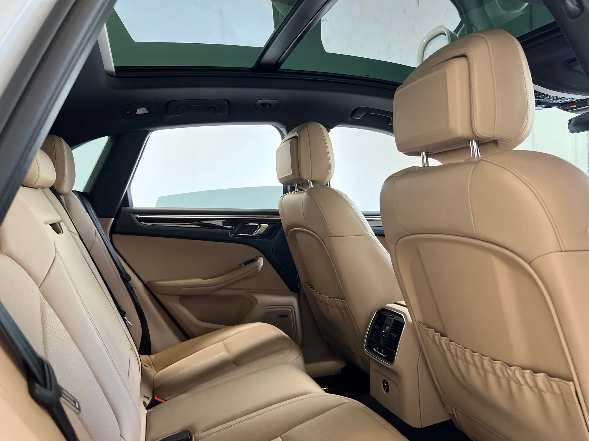 Used 2023 White Porsche Base image 24