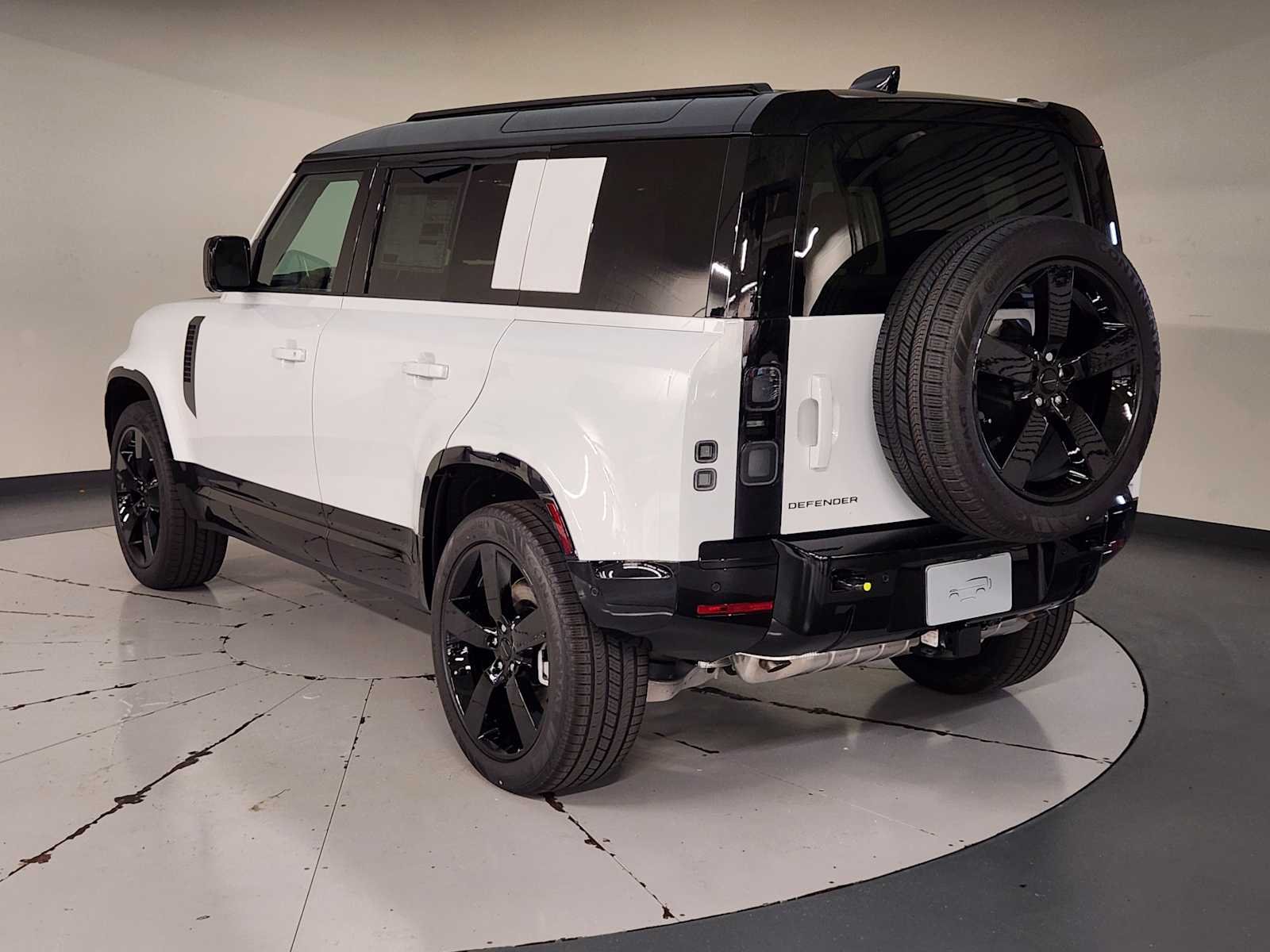 New 2026 Fuji White Land Rover X-Dynamic SE image 6