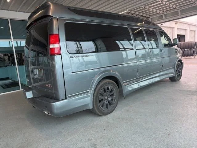 Used 2025 Special Exterior Color GMC Work Van image 12