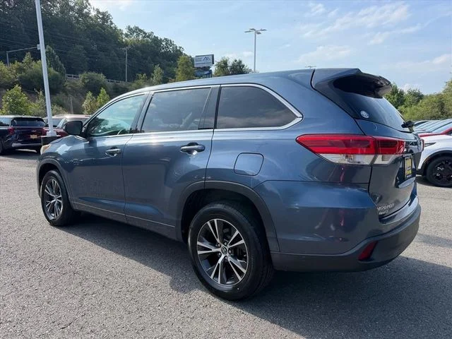 Used 2018 Blue Toyota LE image 5