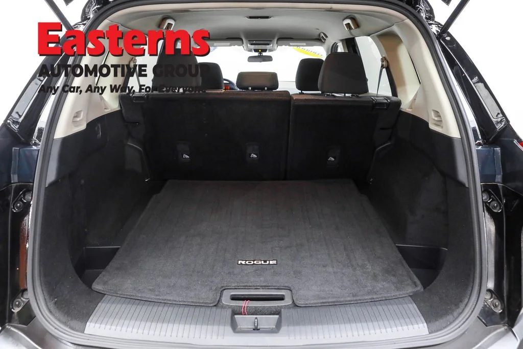 Used 2022 Black Nissan SV image 9