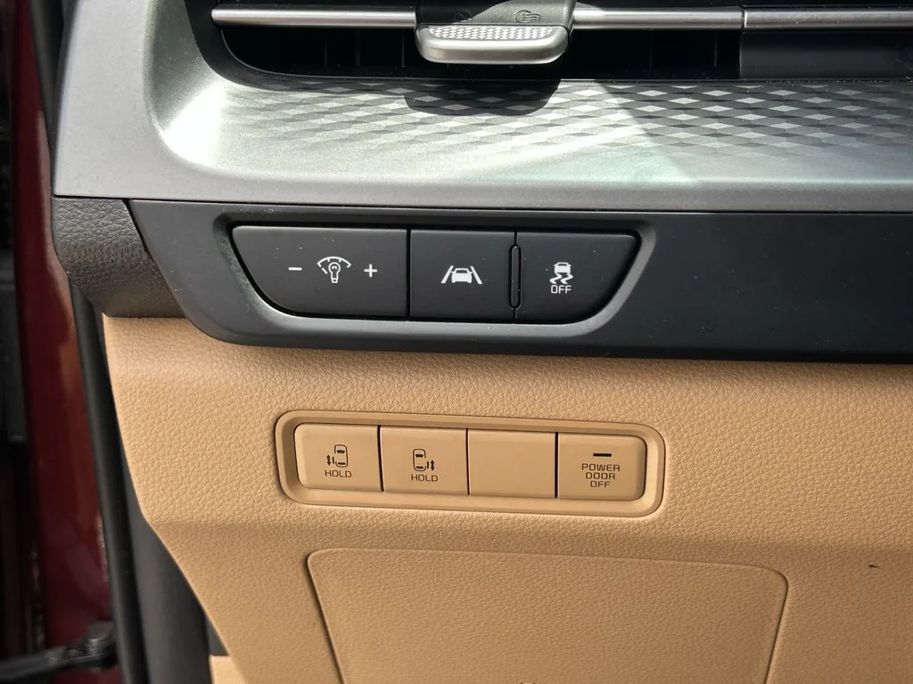 Used 2024 Red Kia LX image 29