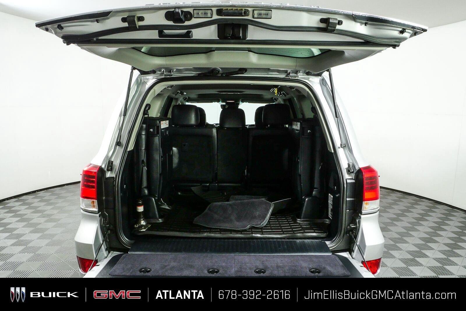 Used 2017 Classic Silver Metallic Toyota Base image 33