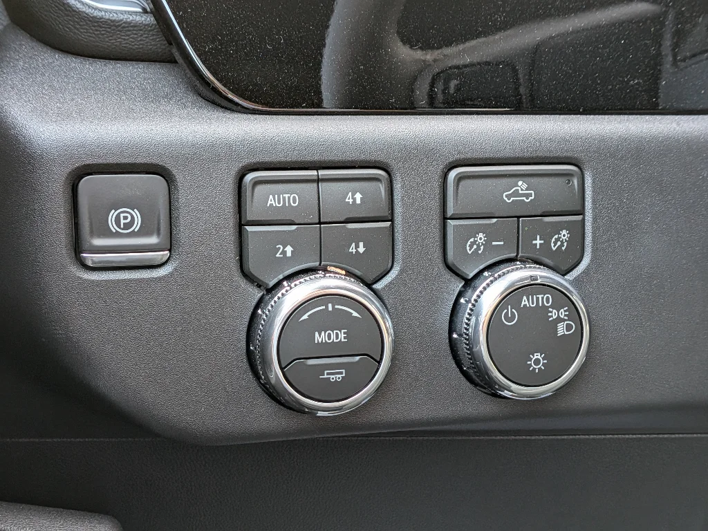 New 2026 Summit White GMC SLE image 19