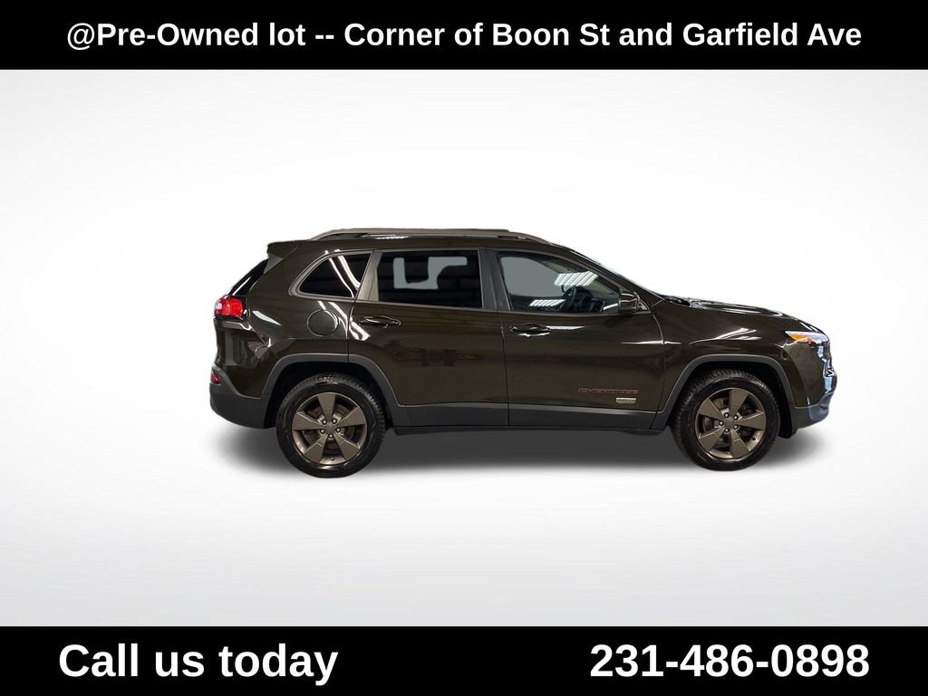 Used 2017 Green Jeep Latitude image 6