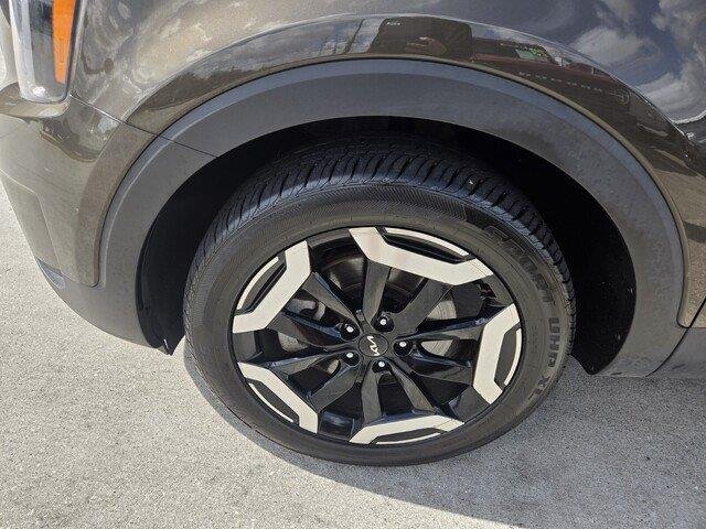 Used 2025 Dark Moss Kia S image 11