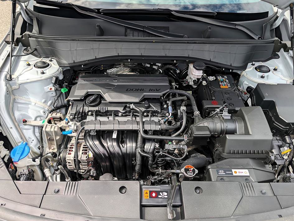 Used 2025 Cyber Gray Metallic Hyundai SEL image 28