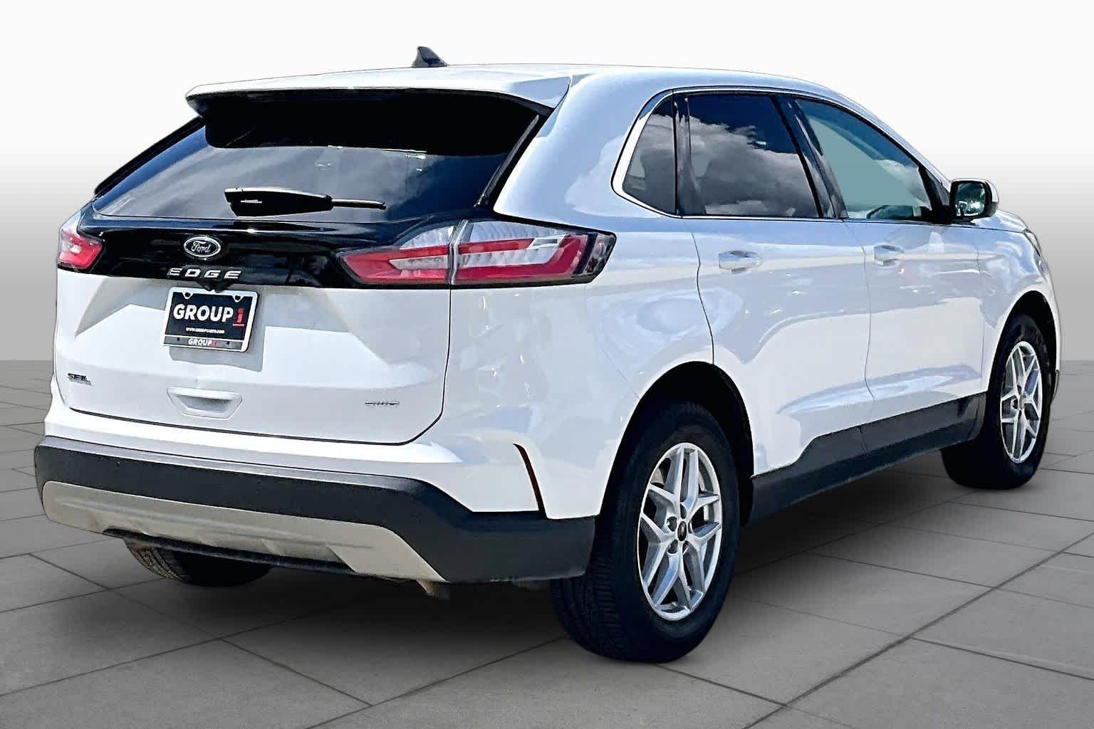 Used 2023 Oxford White Ford SEL image 12