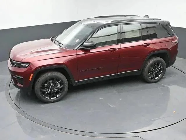 New 2025 Velvet Red Pearl-Coat Exterior Paint Jeep Limited image 31