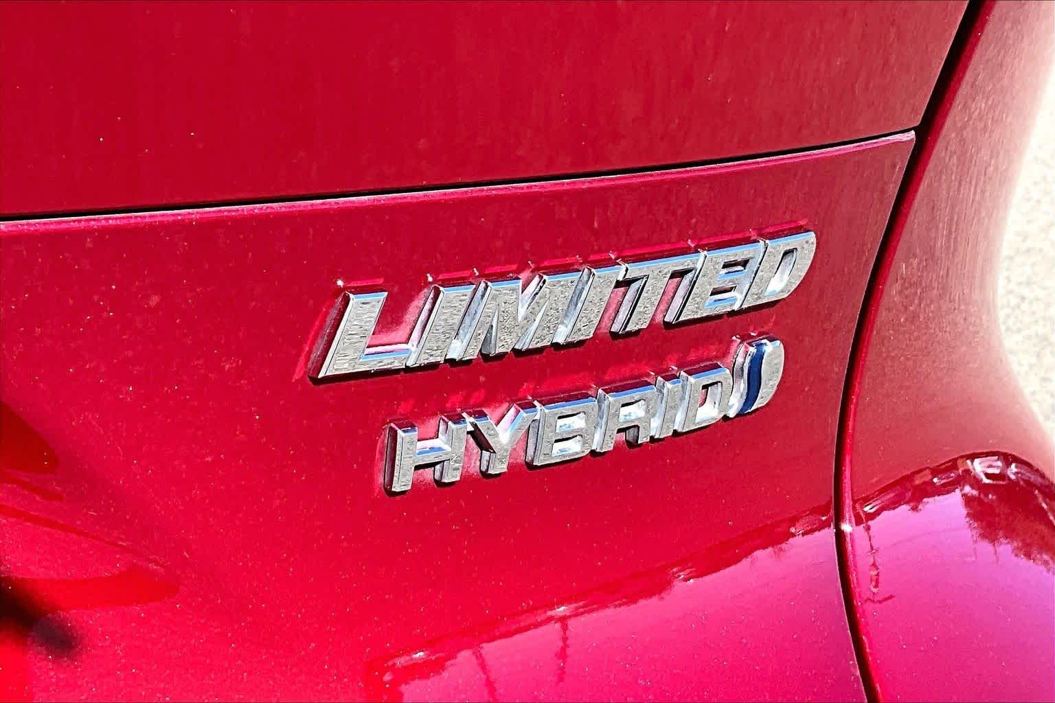 Used 2021 Ruby Flare Pearl Toyota Limited image 9