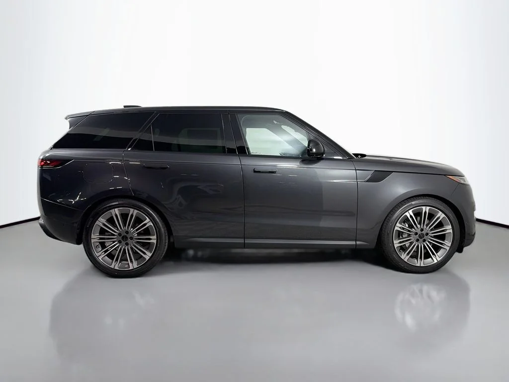 New 2026 Carpathian Grey Land Rover SE image 4