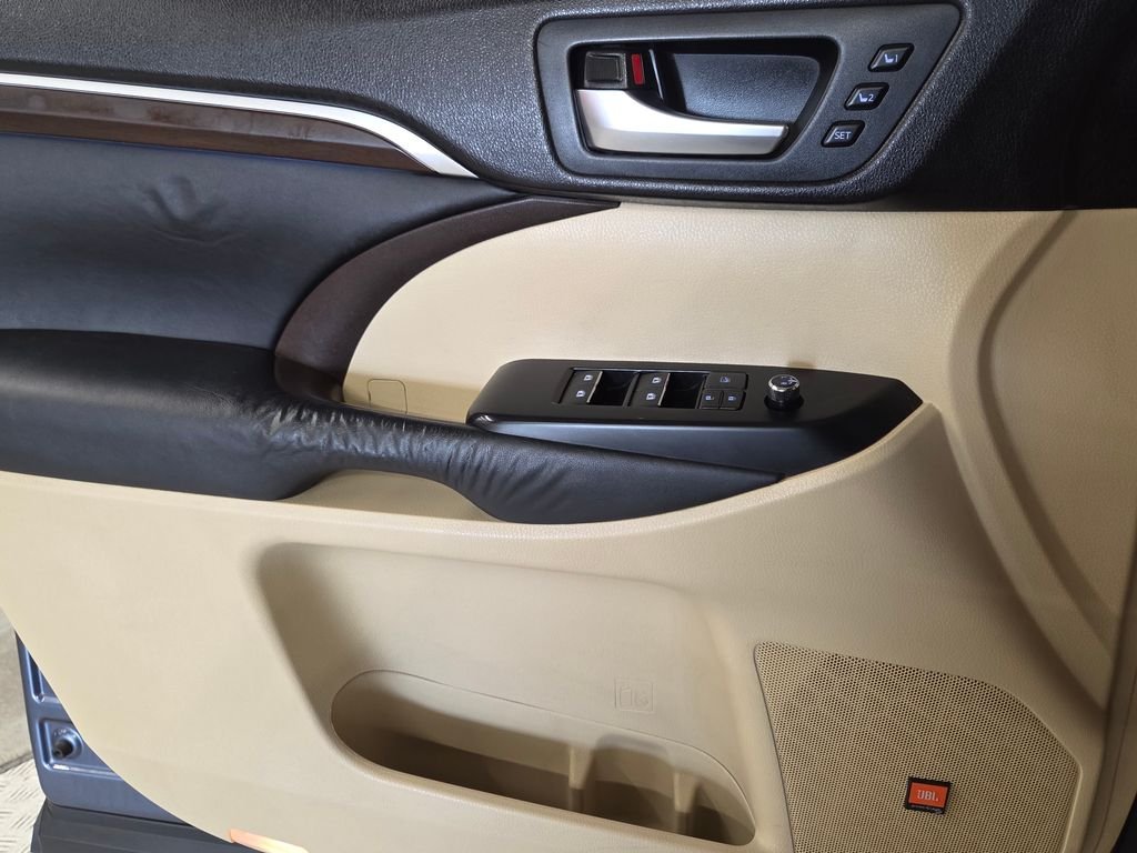 Used 2015 Blue Toyota Limited image 25