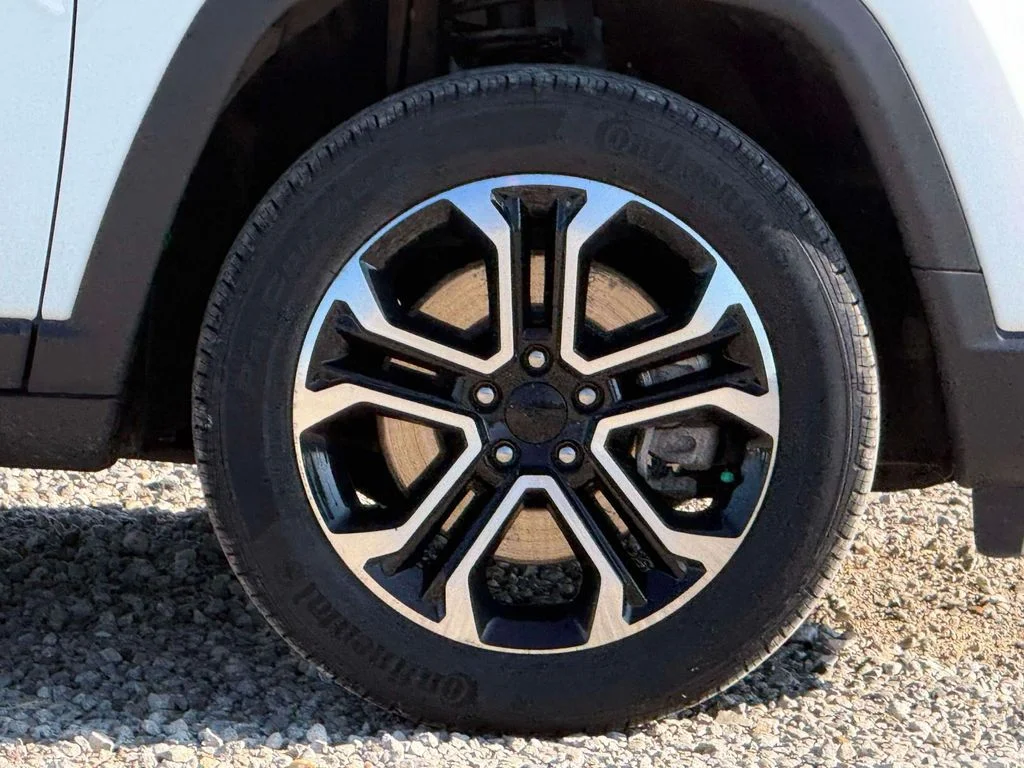 Used 2023 White Jeep Limited image 6