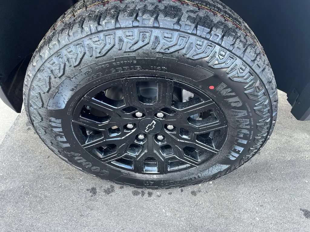 New 2026 Summit White Chevrolet Trail Boss image 27
