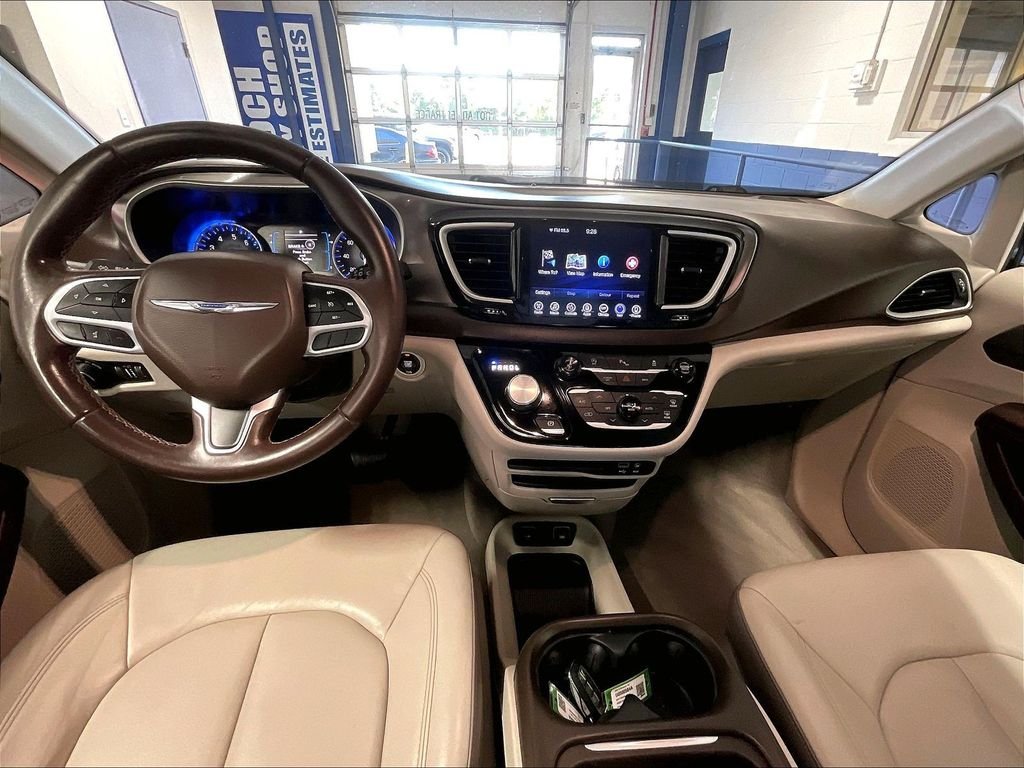 Used 2017 Black Chrysler Touring L image 22