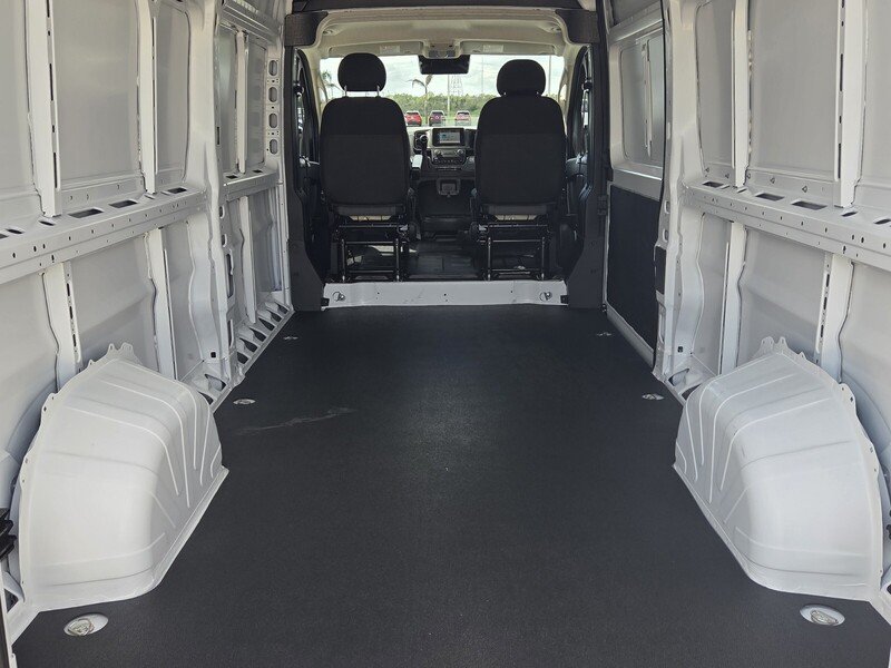 New 2026 Bright White Clear-Coat Exterior Paint RAM TRADESMAN 2500 HIGH ROOF 159" WB W/PASS SEAT image 12