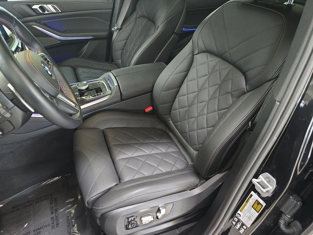 Used 2025 Black Sapphire Metallic BMW M60i image 17