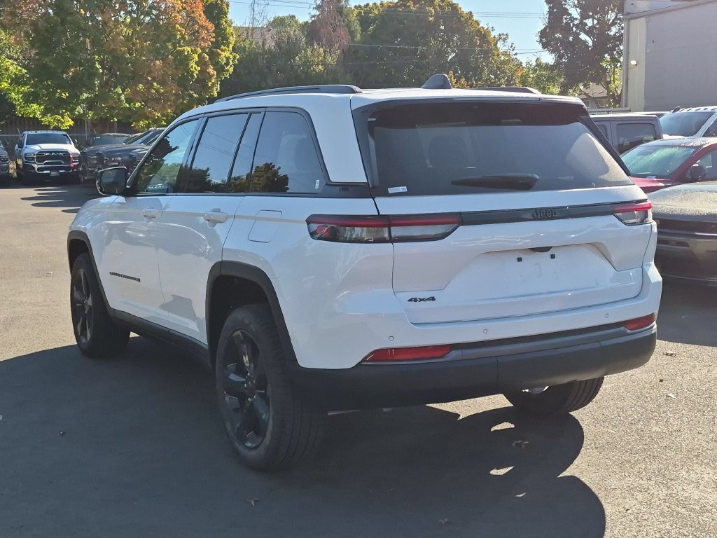 New 2026 Bright White Clear-Coat Exterior Paint Jeep Limited image 5