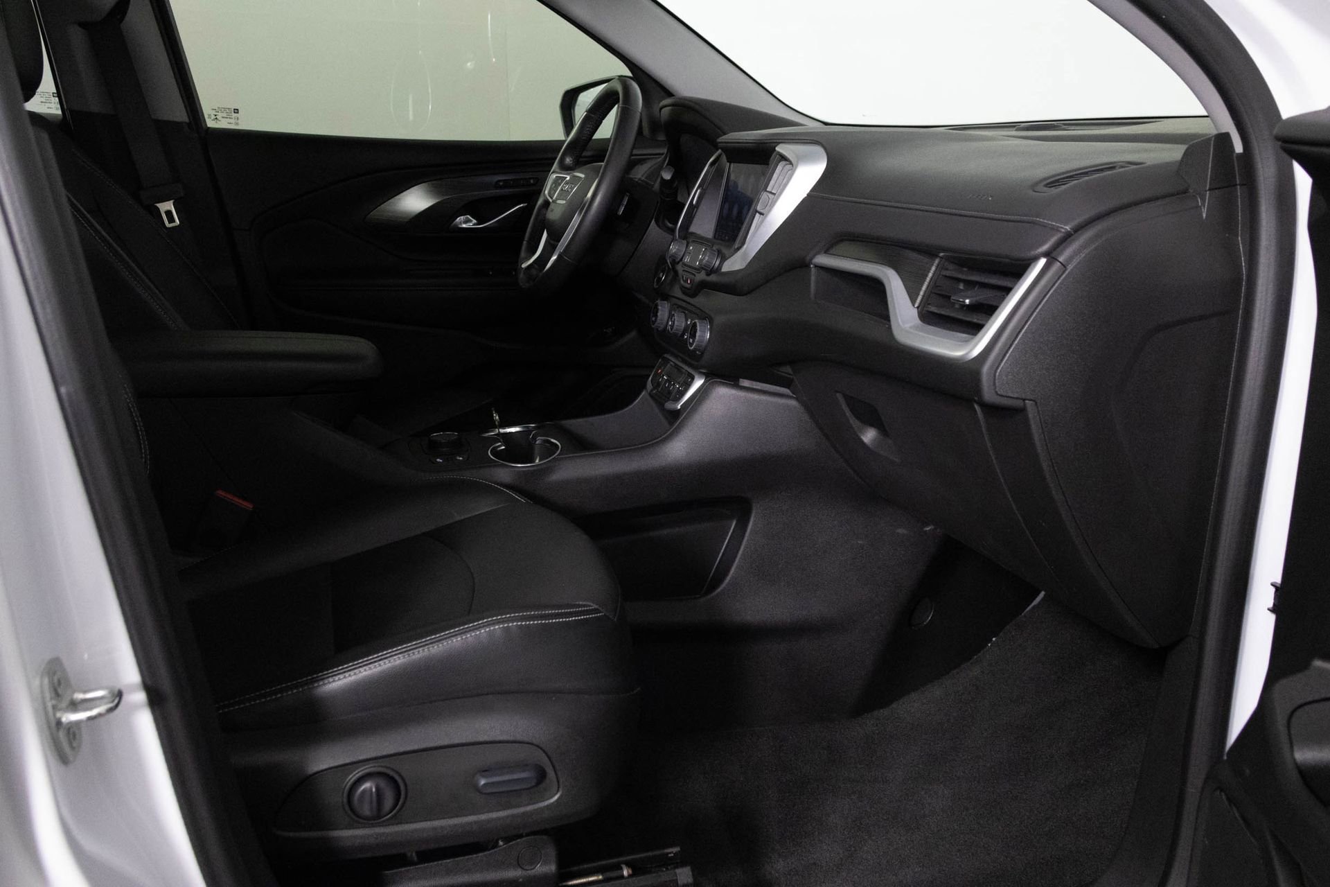 2022 GMC TERRAIN - Image 39