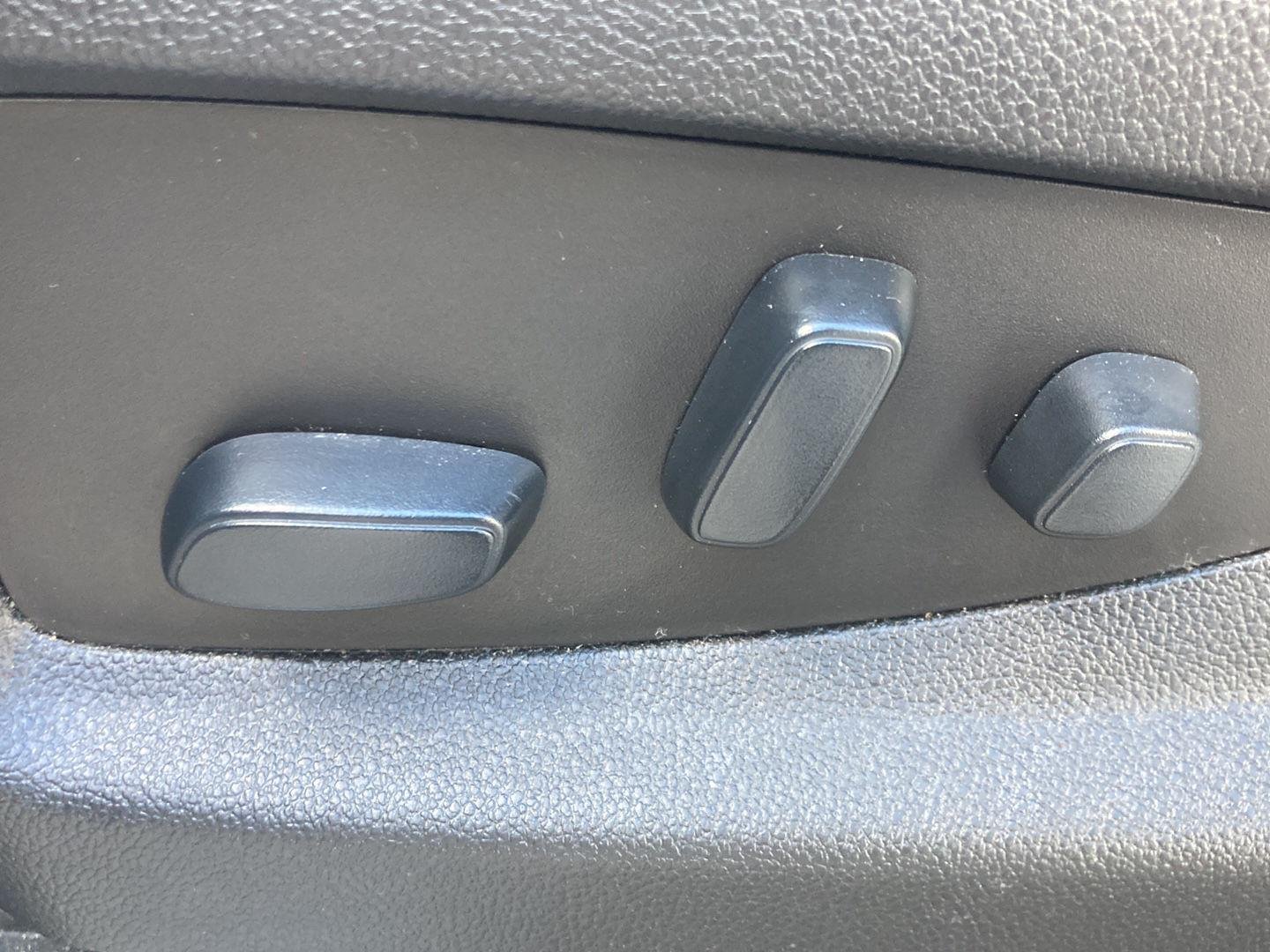 Used 2018 Summit White Chevrolet LT image 15