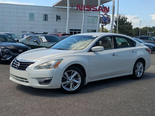 Used 2014 White Nissan 2.5 SV image 1