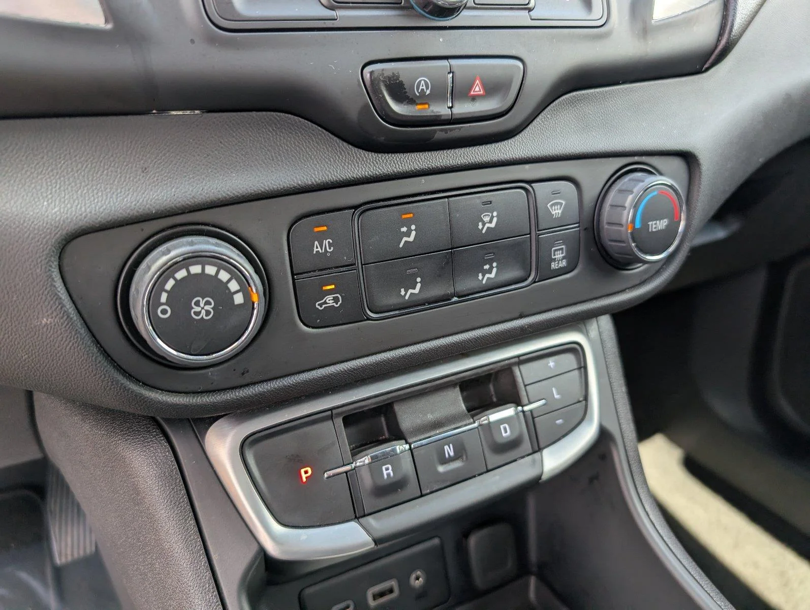 Used 2024 Downpour Metallic GMC SLE image 19
