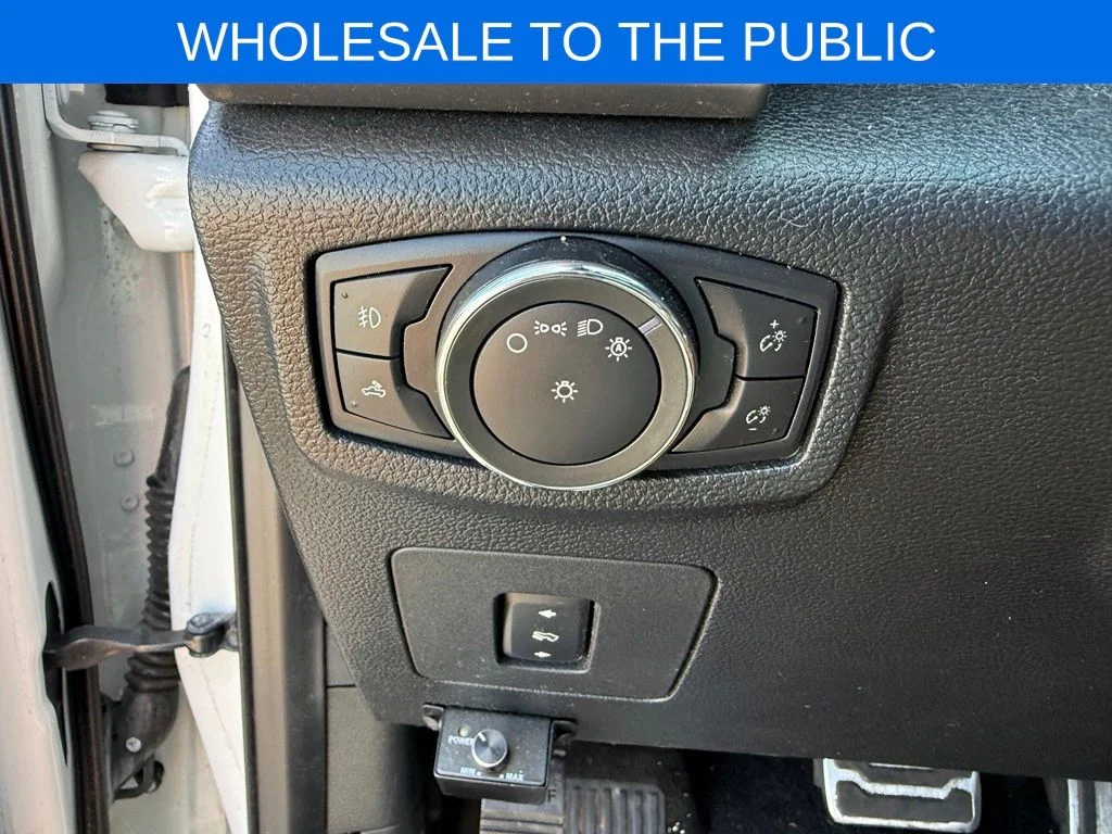 Used 2016 White Ford Platinum image 19