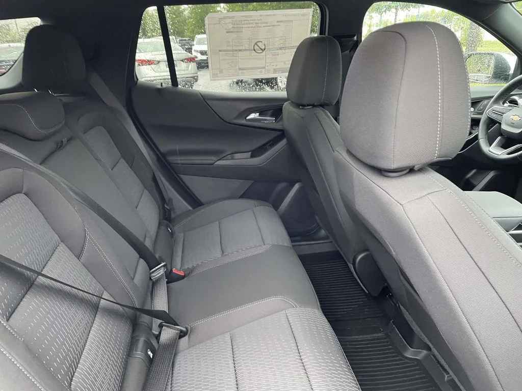 New 2027 Summit White Chevrolet LT image 11