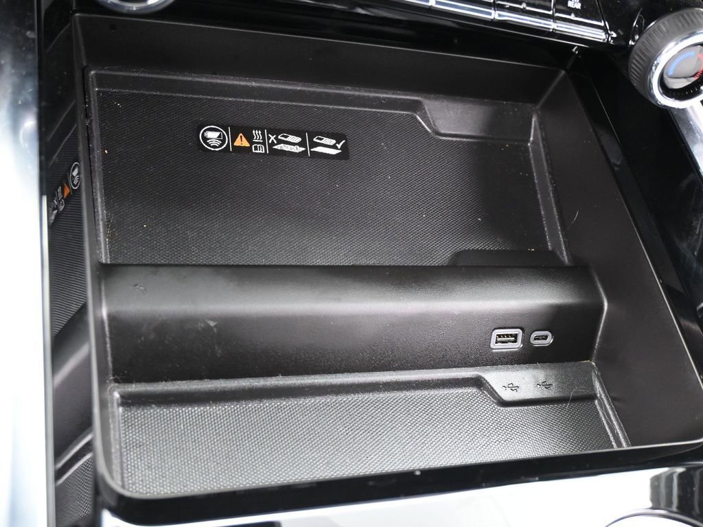 2025 Chevrolet Suburban Premier - Photo 28