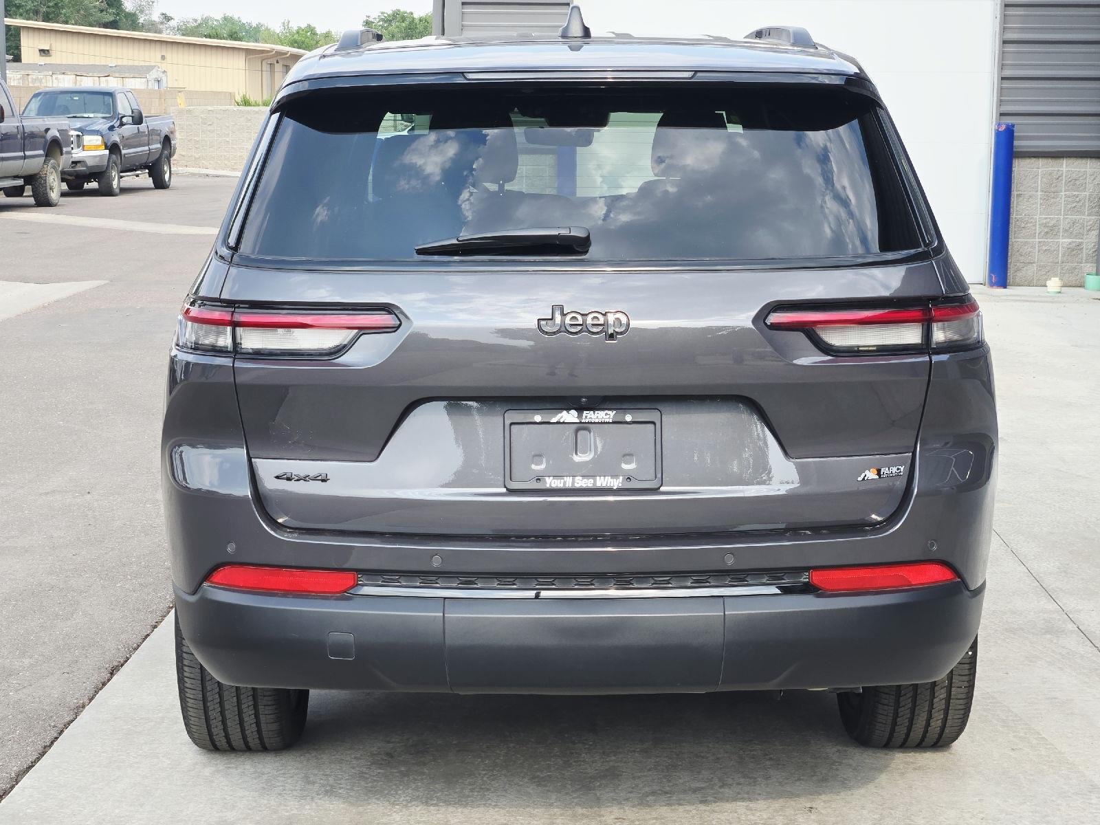 Used 2025 Metallic Jeep Altitude X image 5