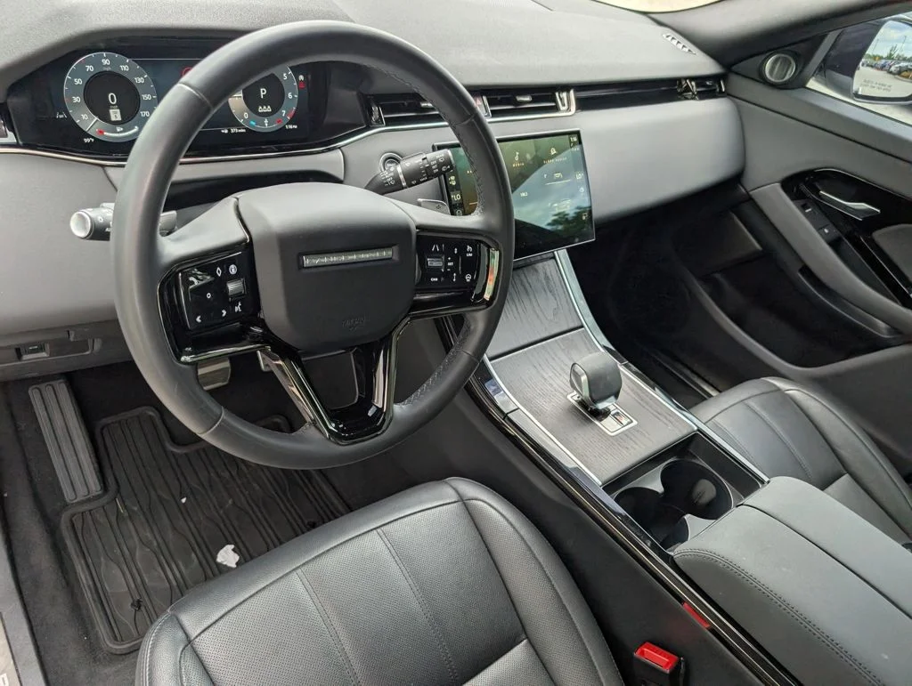 Certified Used 2024 White Land Rover Dynamic image 4
