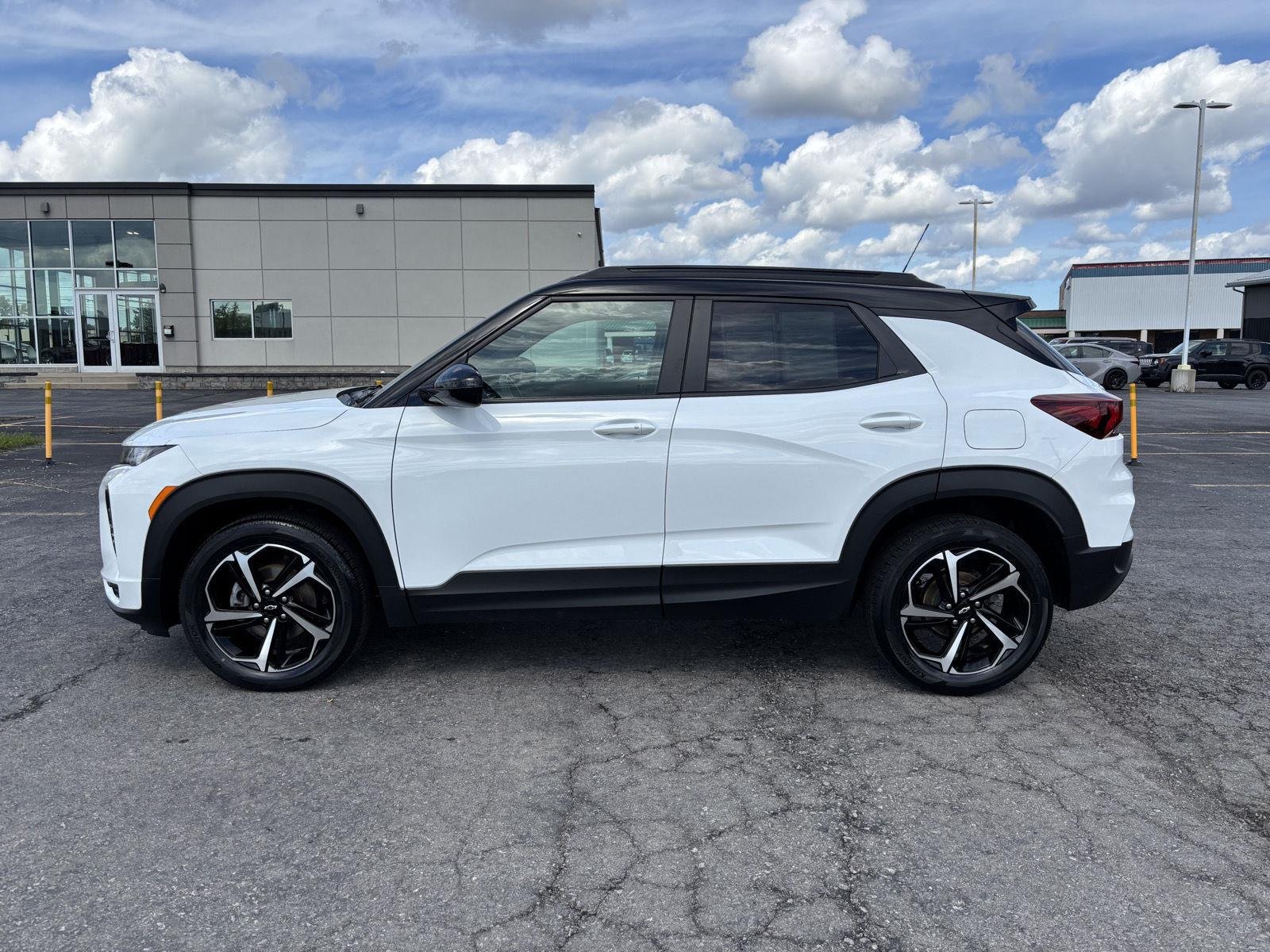 Used 2023 Summit White Chevrolet RS image 4