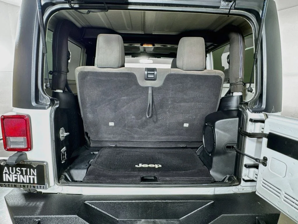 Used 2012 White Jeep Rubicon image 28
