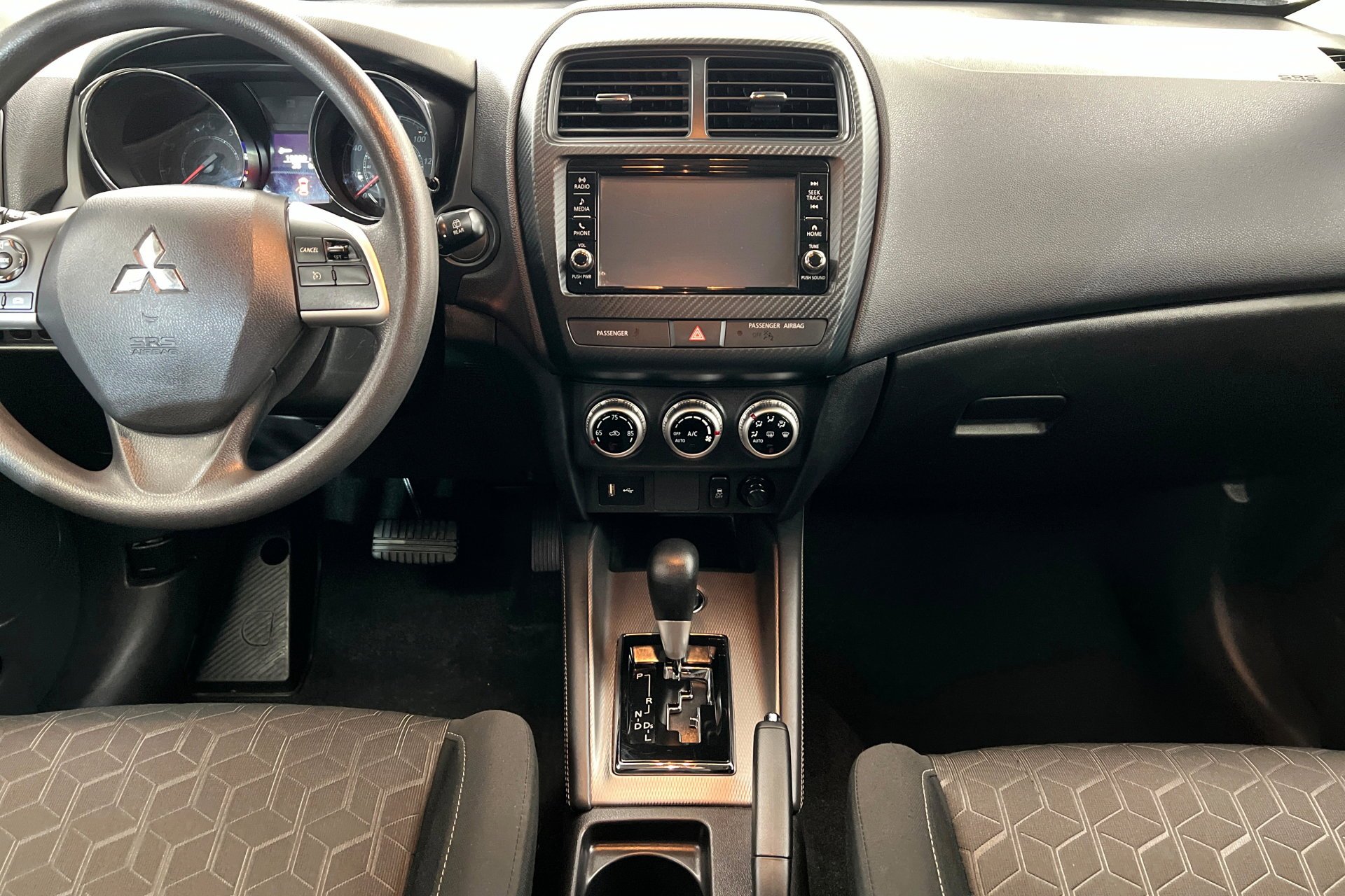 Used 2025 Silver Mitsubishi 2.0 ES image 14