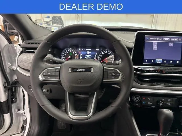 New 2026 Bright White Clear-Coat Exterior Paint Jeep Latitude image 12