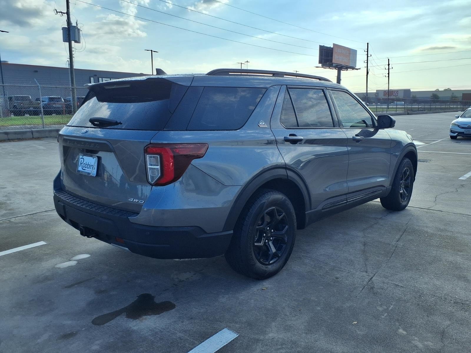 2022 Ford Explorer photo 4 of 27