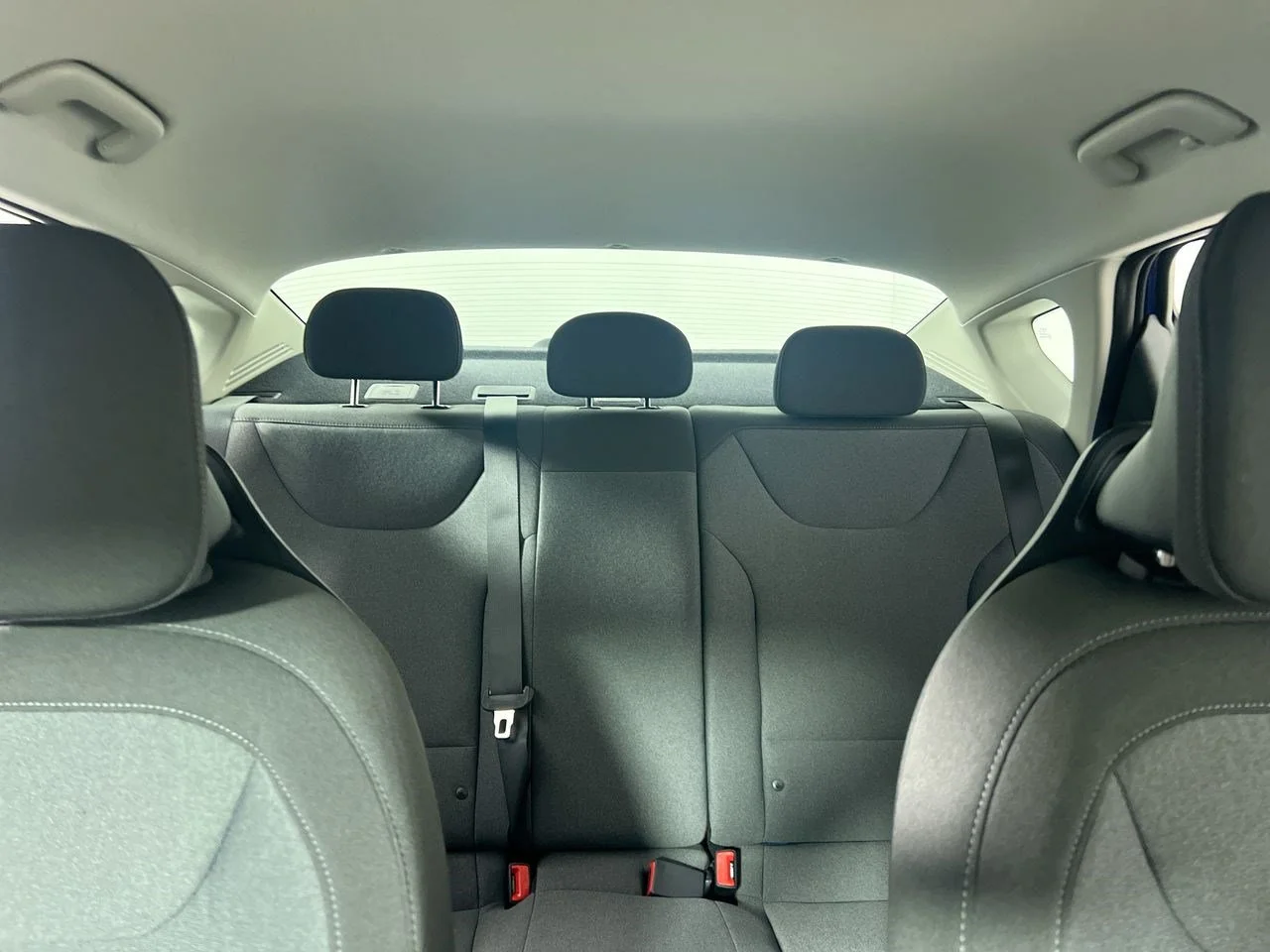 New 2026 Snow White Pearl Kia LXS image 31