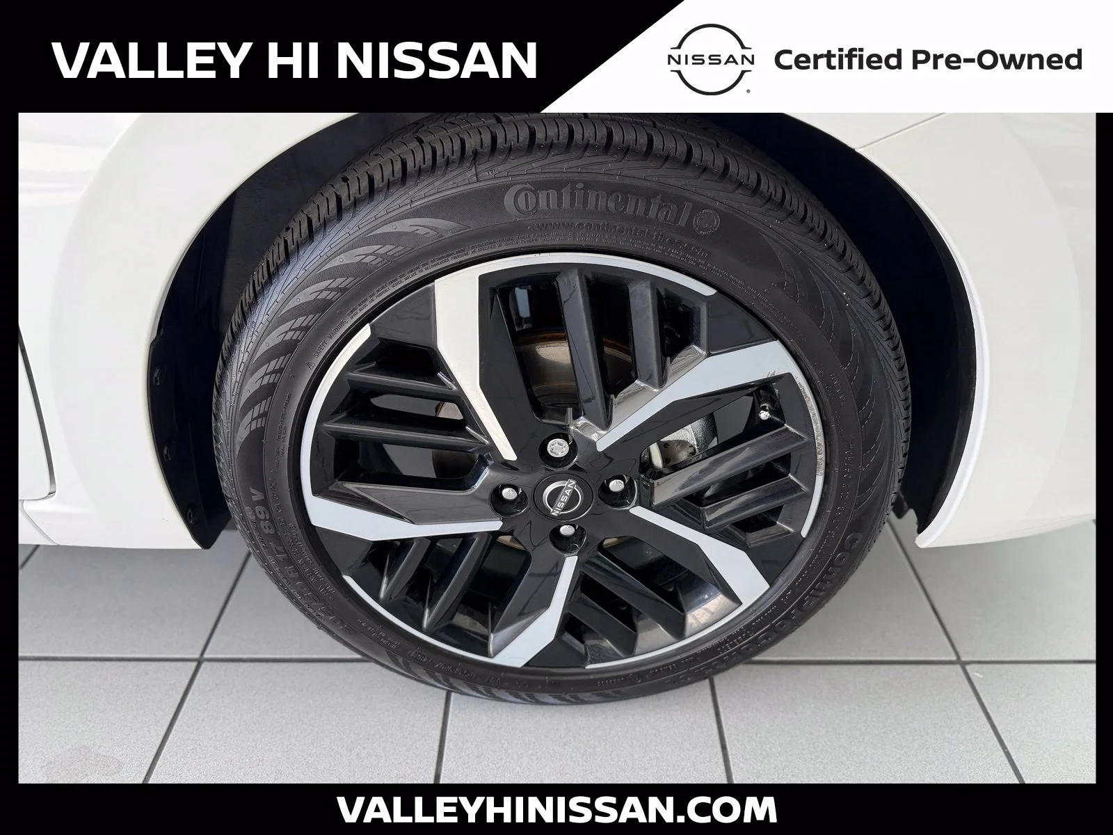 2025 Nissan Versa Sedan SR - Photo 10