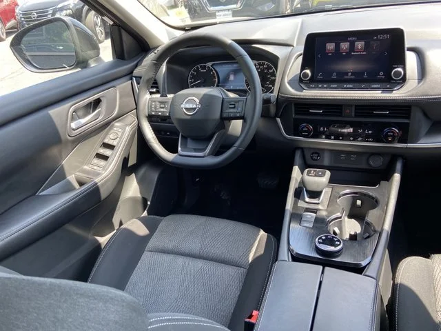 2025 Nissan Rogue SV - Photo 14