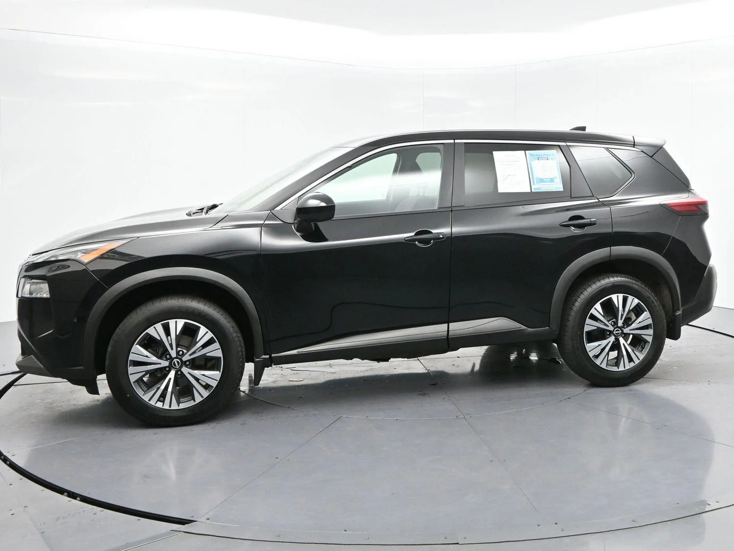 Used 2023 Super Black Nissan SV image 4