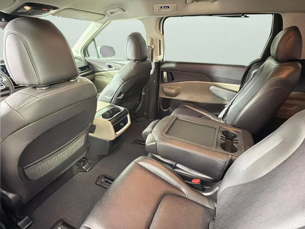 Used 2025 White Kia EX image 28