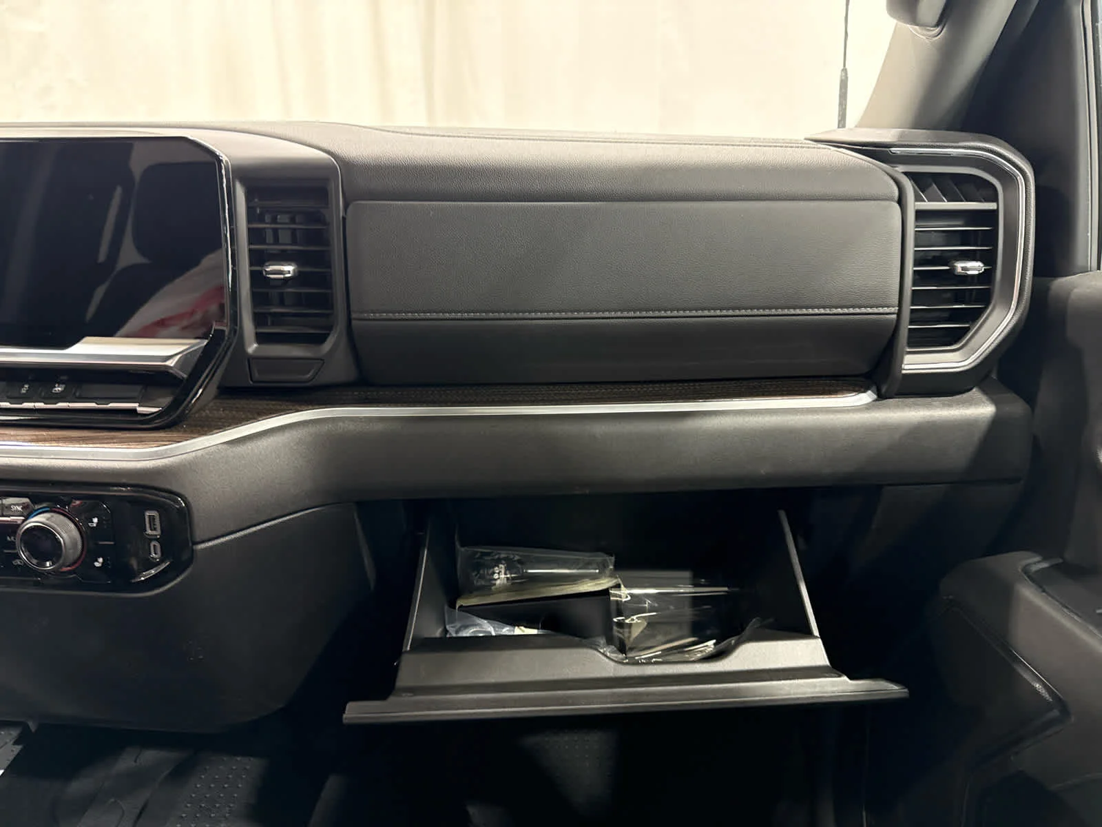 Used 2026 Summit White Chevrolet LT image 21